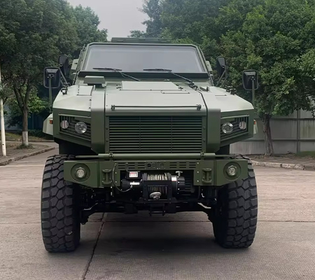 830KG 800cc двигатель Военный бронированный автомобиль с 1500мм рельсом